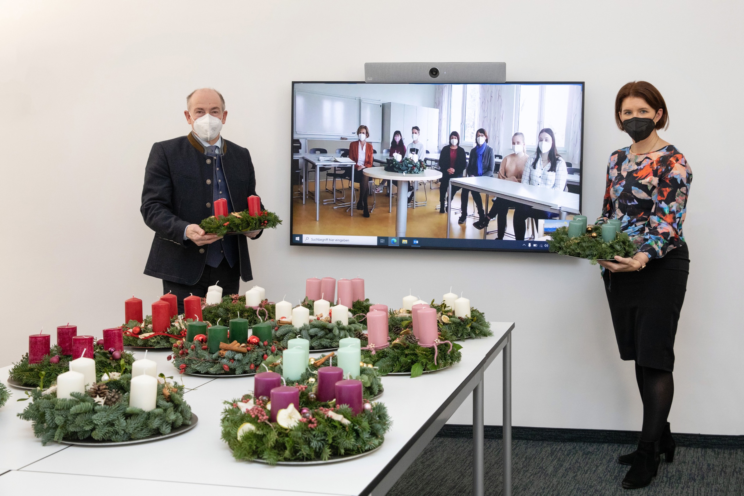 Adventkranzübergabe der OÖ Fachschulen an das Land OÖ