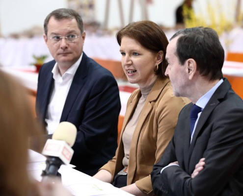 Bürgermeister Bernhard Zwielehner, Landesrätin Michaela Langer-Weninger und Messepräsident Alfred Frauscher.