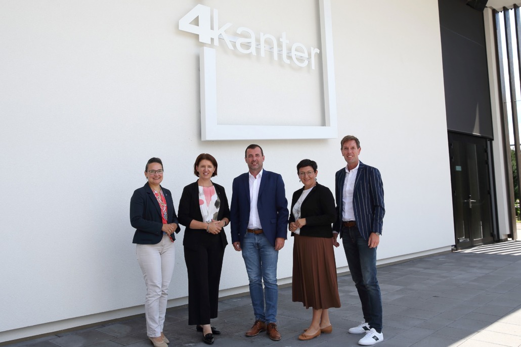 Dr.in Franziska Cecon (FH OÖ), Gemeinde-Landesrätin Michaela Langer-Weninger, Bürgermeister Jürgen Lachinger, Vizebürgermeisterin Manuela Gschwandtner und Amtsleiter Christoph Stockinger