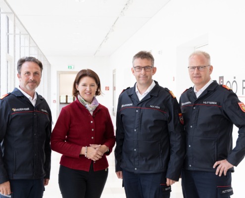 Landes-Feuerwehrinspektor Karl Kraml, Feuerwehr-Landesrätin Michaela Langer-Weninger, Feuerwehrpräsident Robert Mayer und Landes-Feuerwehrkommandant-Stv. Michael Hutterer