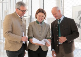 v.l.n.r.: LK OÖ-Präsident Franz Waldenberger, Jagd-Landesrätin Michaela Langer-Weninger und Landesjägermeister Herbert Sieghartsleitner