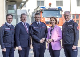 v.l.: LFI Kraml, LH Stelzer, FPräs Mayer, Feuerwehr-LRin Langer-Weninger und LBD-Stv. Hutterer; Bildnachweis: OOELFV/Kollinger